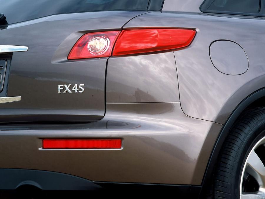  Infiniti FX45 2006 года  (фото 11 из 99)